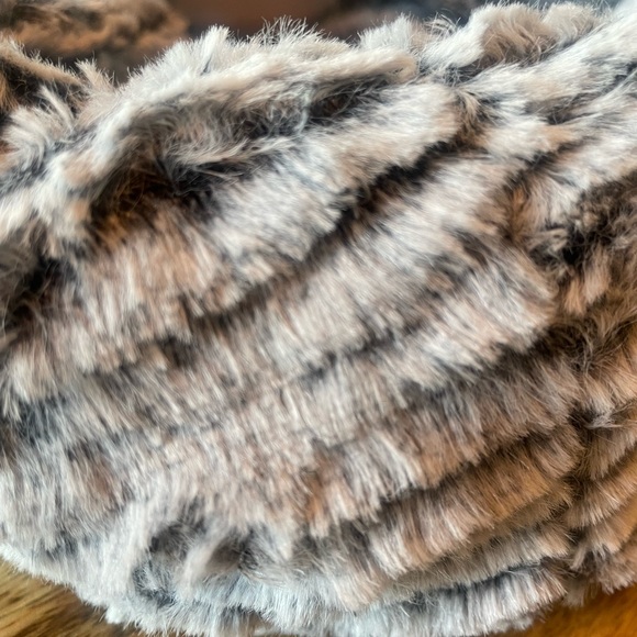 Mia & Tess wrap around neck scarf - Picture 3 of 12